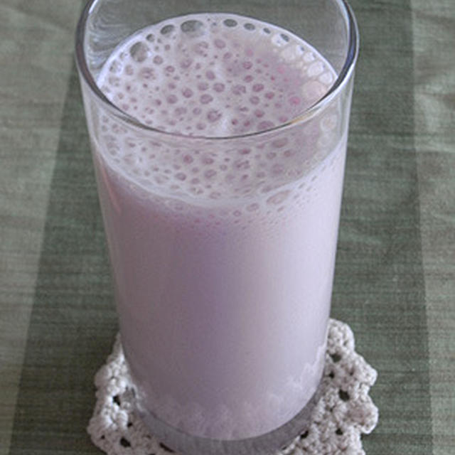いちご＋牛乳のフレッシュジュース
