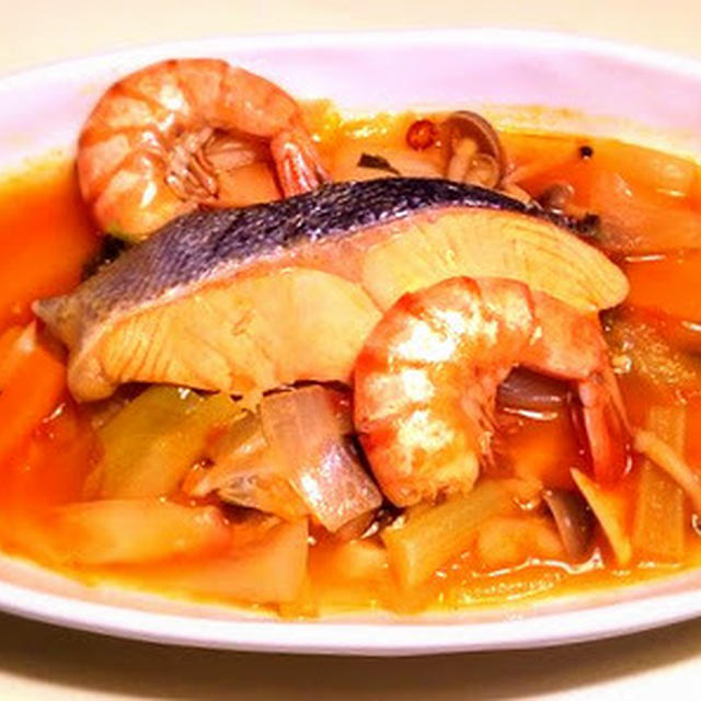 【生姜で身体ぽかぽか】魚介のトマト鍋