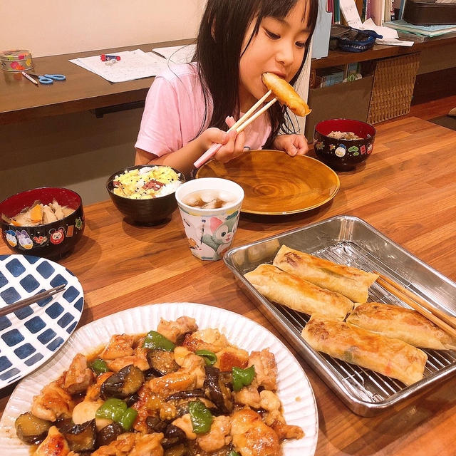 青椒肉絲の残りを春巻きにしました〜！！