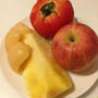 サッパリ、低カロリーな一杯、トマト＋りんご＋パイナップル＋桃のスムージー