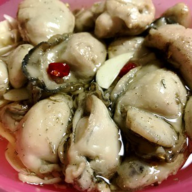 牡蠣のオイル漬けを作って春キャベツ・新玉ねぎのサラダ♪