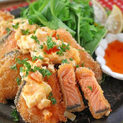 秋鮭でお弁当おかず♪パンチのある甘辛タルタルの鮭フライ！連載