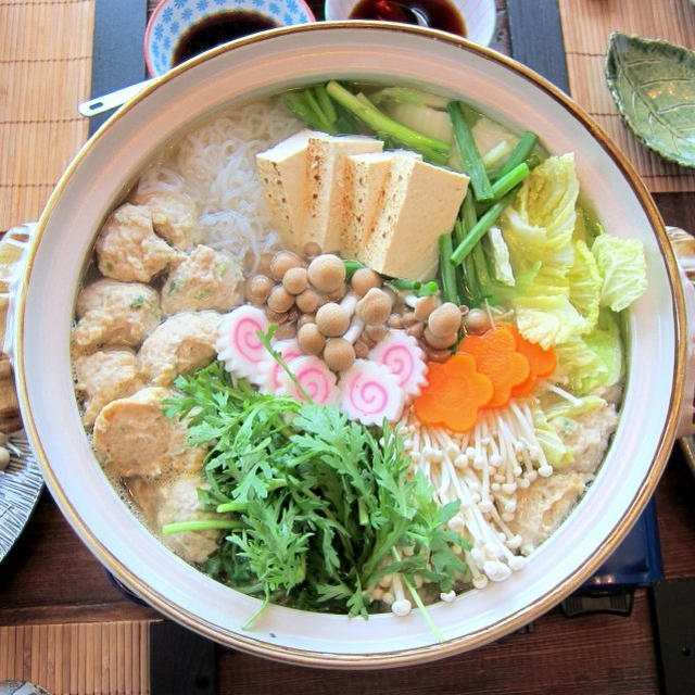 Japanese Hot Pot with Ginger Chicken Balls生姜鶏団子鍋