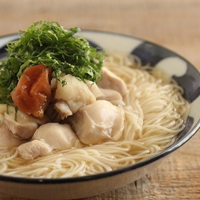 簡単・そうめん消費に♪鶏と梅しそにゅうめん