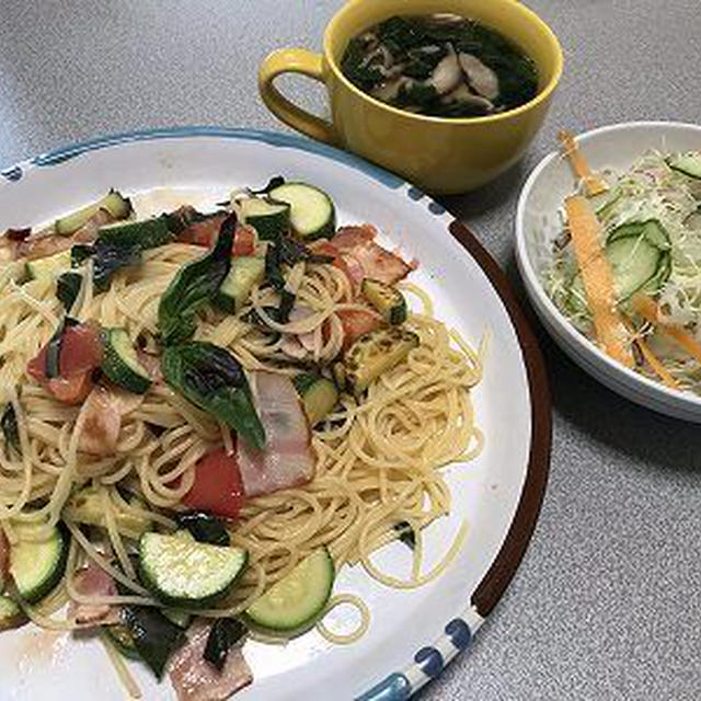 ズッキーニとベーコンのパスタ