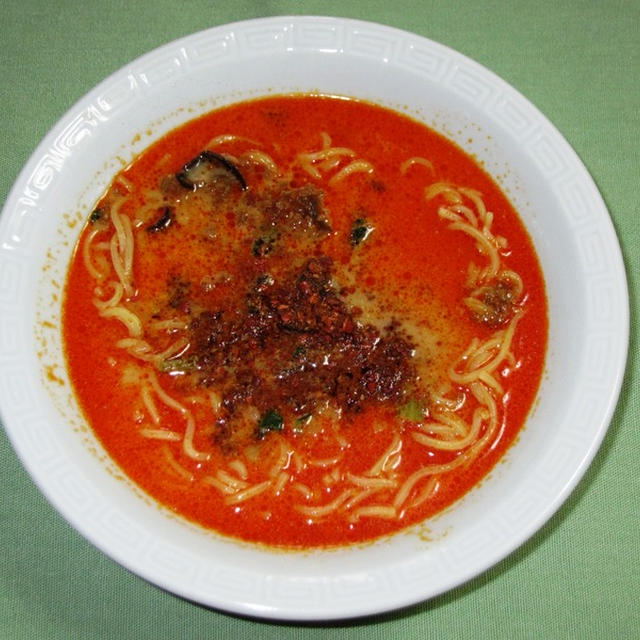 日清食品冷凍　「日清具多 辣椒担々麺」を試食