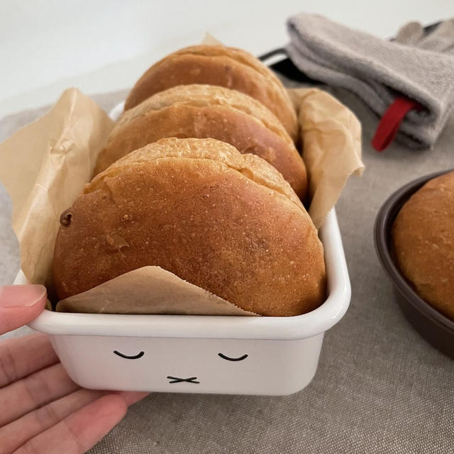 バターと一緒に食べると本当に美味♥優しい甘さのくるみ黒糖パン♥あいりおーさんレシピで作りました！