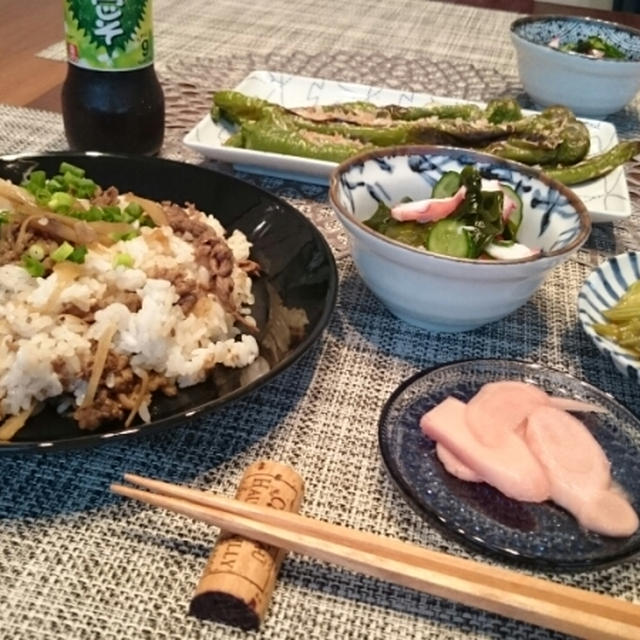牛ごぼうの混ぜご飯と蛸の酢のものの夕食
