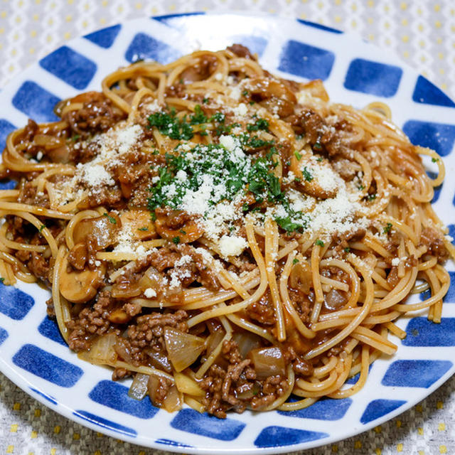 娘が喜んだ「牛挽き肉で作るミートソースパスタ」&「困った時の吉野家の牛皿ファミリー盛り」