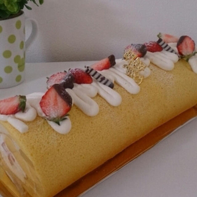 いちごのチョコかけお誕生日ロール！