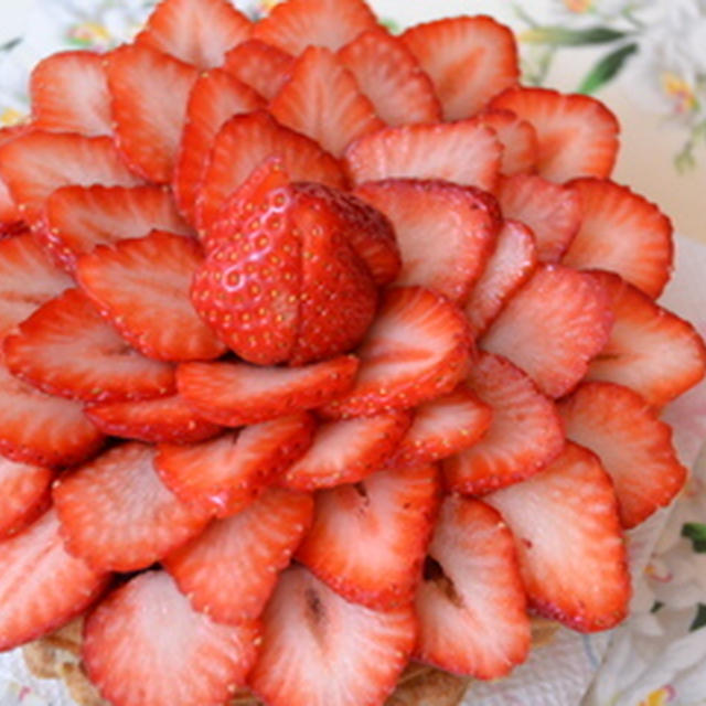 お雛ケーキはイチゴのタルト♪