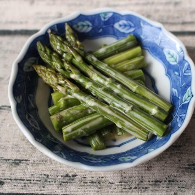レンジで簡単常備菜。アスパラのしょうゆマヨ和え
