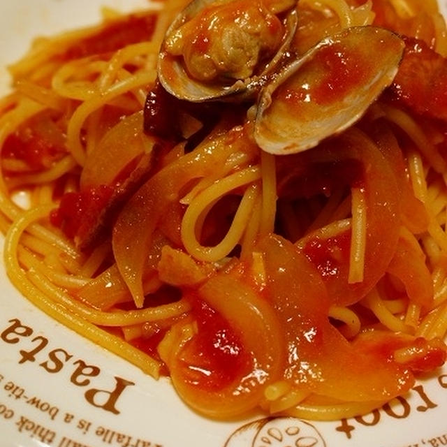 アサリとベーコンのトマトパスタ