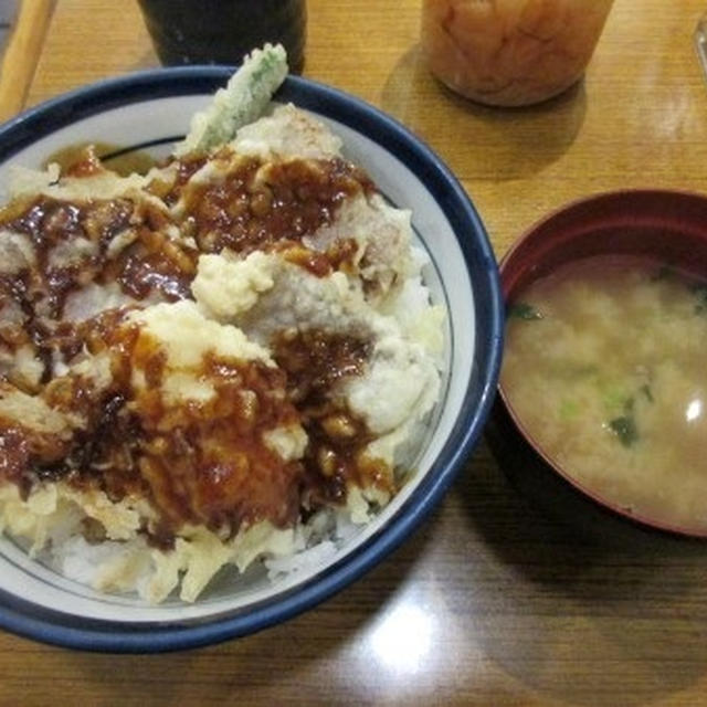 天丼てんや / ローストビーフ天丼　デミグラスソースとポテサラ天の相性にもご注目♪