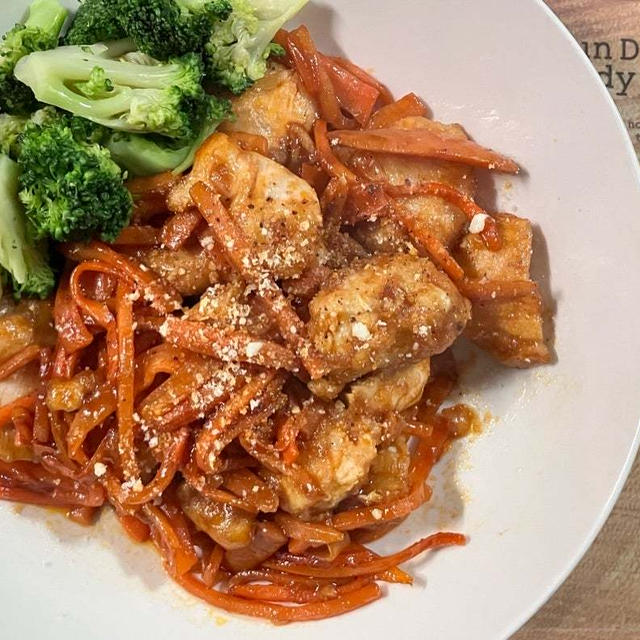 おうちでご飯☆鶏むね肉と人参のうまソース炒め