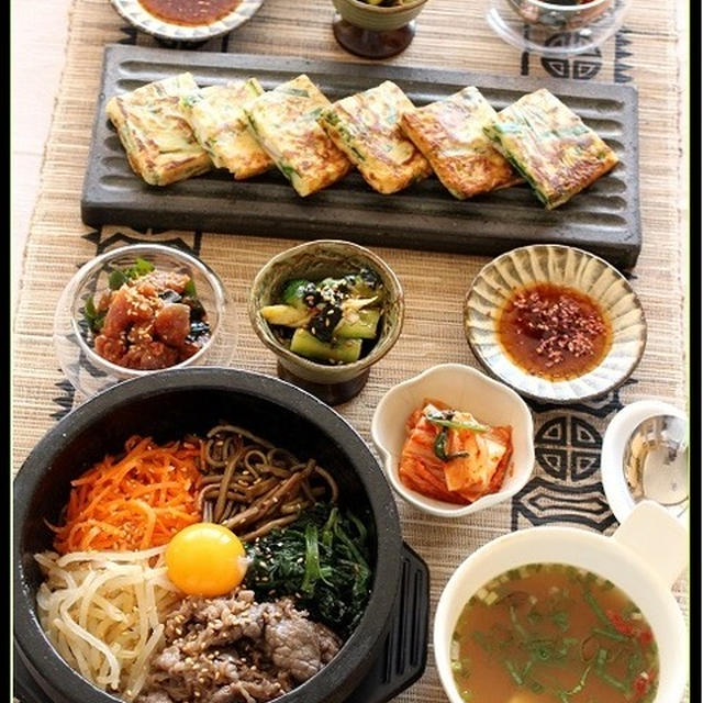 石焼きビビンパ いかとニラのチヂミ で おうち韓国料理 By Etyさん レシピブログ 料理ブログのレシピ満載