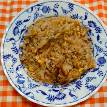 【晩御飯のご提案】舞茸にんにくチャーハン