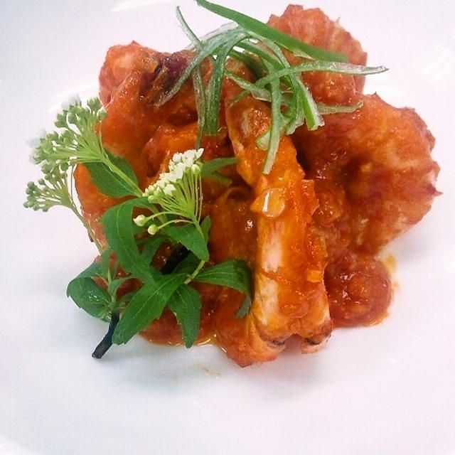 塩麹でうま味を引き出す。海老のチリソース