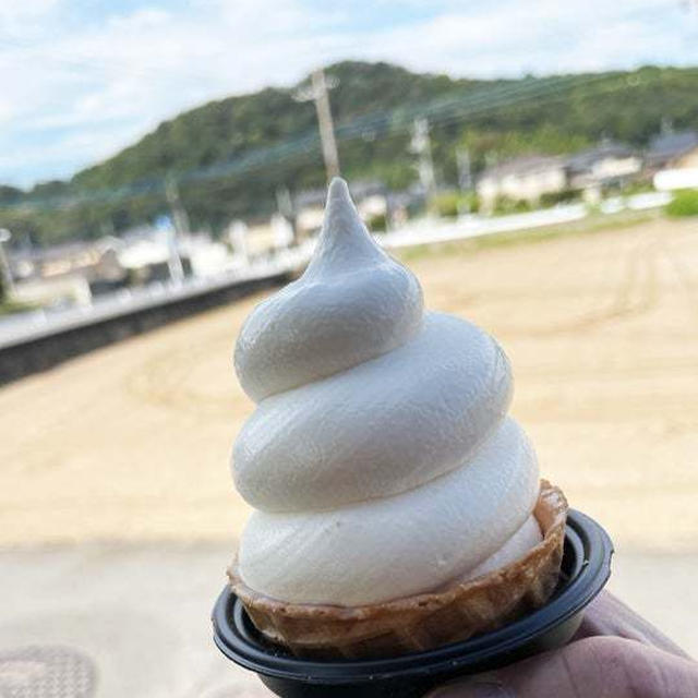 金のアイス ワッフルコーン マダガスカルバニラ 180ml
