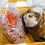 370円のプチ贅沢(笑) 自席でおにぎりランチ