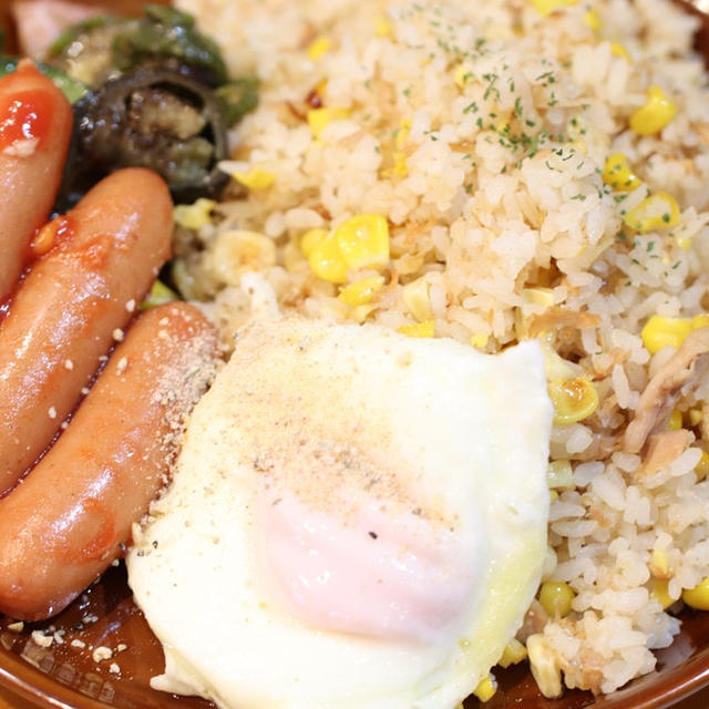 ランチにガッツリ♪ガーリックライスのワンプレートランチ( *´艸｀)