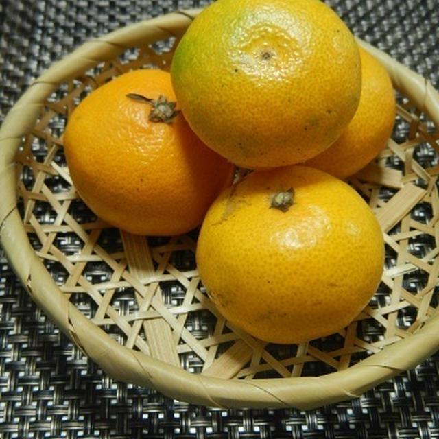 みかんの皮を丁寧に剥いてみたよ
