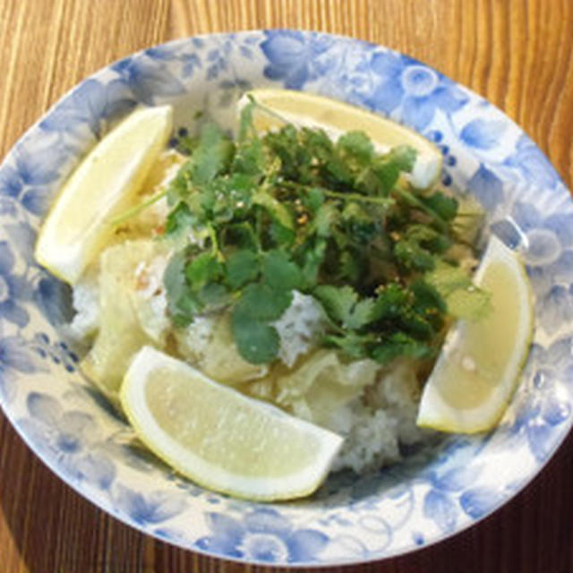 ふんわりと香る風味が素敵です！！キャベツと香菜のしょっつる風味ごはん