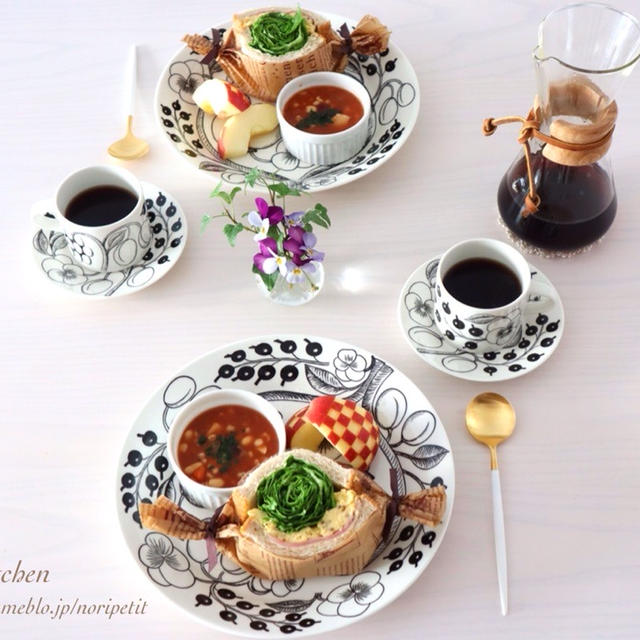 レンジde簡単スクランブルエッグ&くるくるレタスのサンドイッチ プレート♡