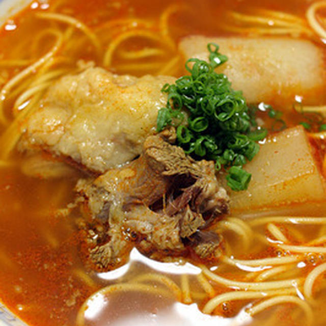 冷凍してあったスープで「ピリ辛テールラーメン」