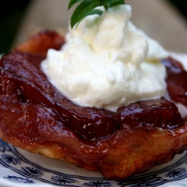 Red Wine Poached Pear Tarte Tatin洋ナシの赤ワイン煮で作るタルトタタン