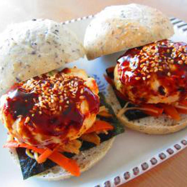 黒ごまﾊﾟﾝで照り焼きつくねｻﾝﾄﾞ♪