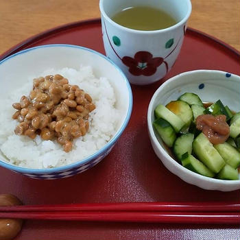 納豆ご飯と梅きゅうり