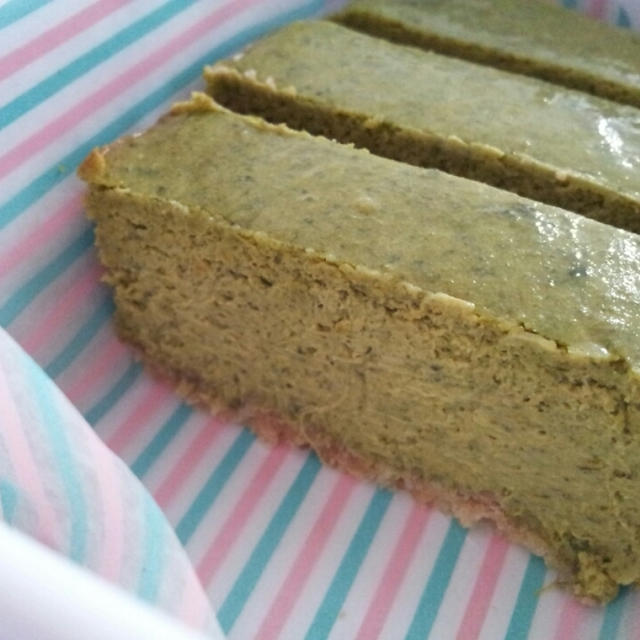 【ほうれん草のベイクドチーズケーキ】