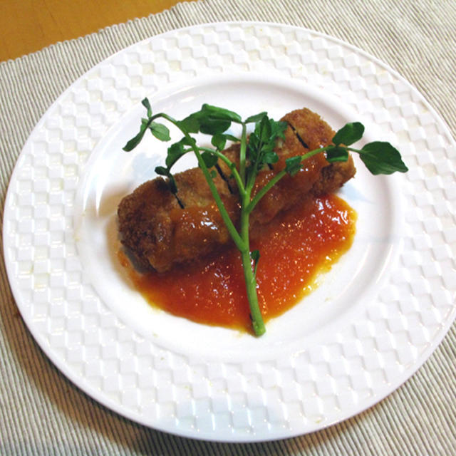 ■豚フィレ肉とフォアグラの包みカツ　柿ソースで
