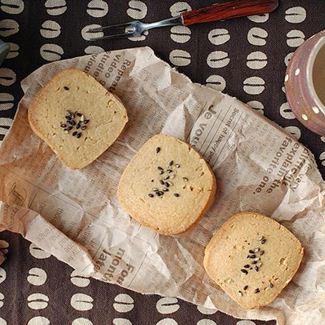 美肌に効果抜群♡家にある材料で手軽にできる♡プチごまきな粉クッキー