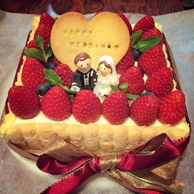 お祝いケーキ２つ。