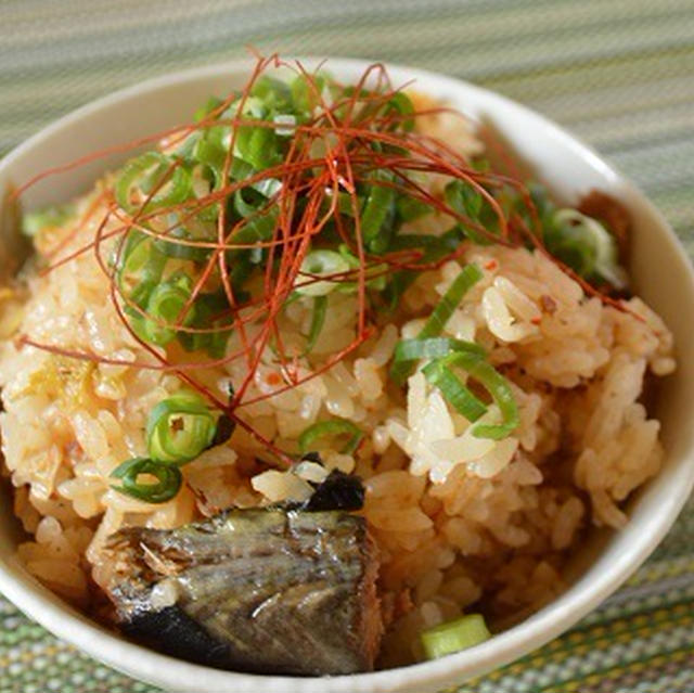 缶詰で簡単！「鯖の味噌煮とキムチの炊き込みご飯」