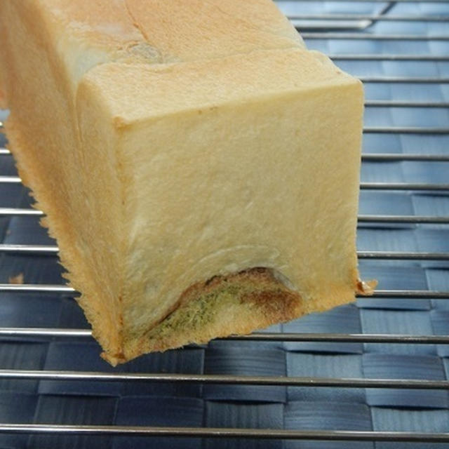 脱走した鯉のぼりパンと竹輪鯉のぼりパン