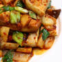 ★豆腐・きのこのピリ辛煮（두부버섯조림）。