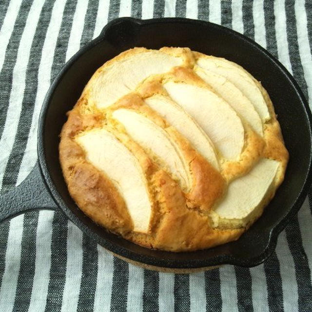 スキレットでリンゴケーキ By Outra Praiaさん レシピブログ 料理ブログのレシピ満載