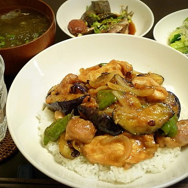 みそダレを含んだ麸がうまい、鶏肉とナス、万願寺、麸のみそ炒め