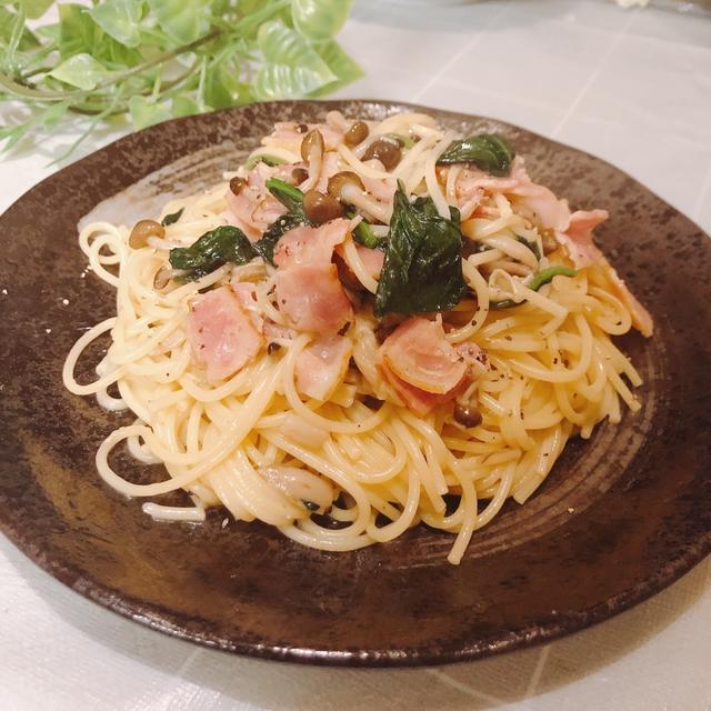 ベーコンときのことほうれん草のパスタ　水漬けパスタでもちもち