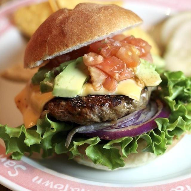 残ったハンバーグでメキシカンバーガー