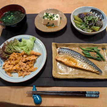 塩サバと豚キムチの晩ご飯と　風見鶏とノウゼンカズラ♪