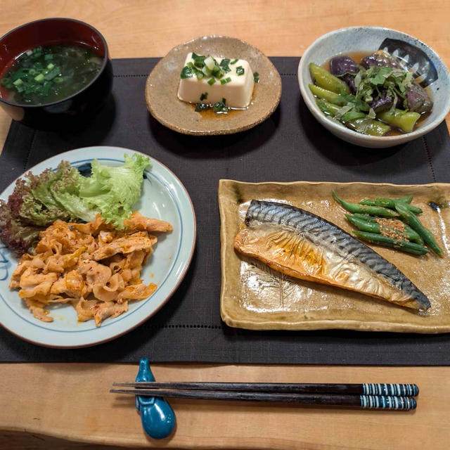塩サバと豚キムチの晩ご飯と　風見鶏とノウゼンカズラ♪
