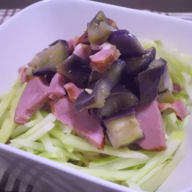 冷麺トッピング　茄子とヒレハムの和え物　ズッキーニとソーセージの辛子マヨ和え