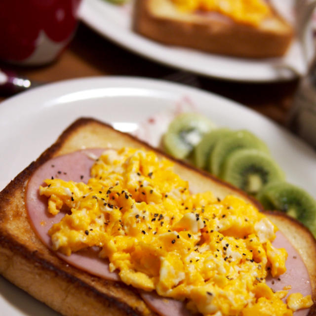 簡単朝ごはん！喫茶店のモーニング風♡ハムエッグのオープントースト