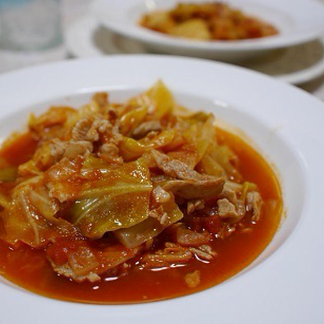 キャベツと豚肉のトマト煮