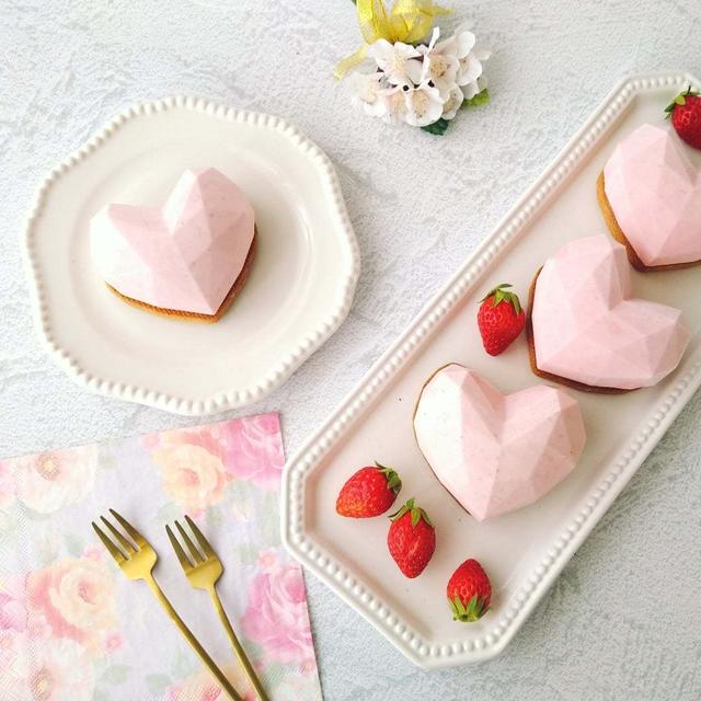 ハートのストロベリーレアチーズタルト