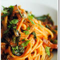 グアンチャーレとセロリの葉のトマトソースのスパゲッティ